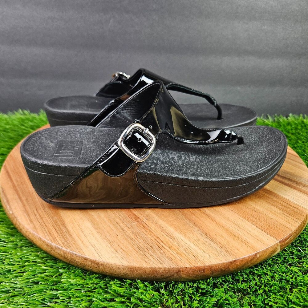 FitFlop The Skinny Sandals Women’s 8 Black Patent Leather Thong Wedge Buckle